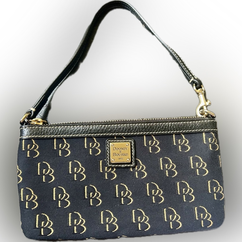 EUC Dooney & Bourke Grooved Leather Top Zip Wristlet Clutch Black Gold Monogram